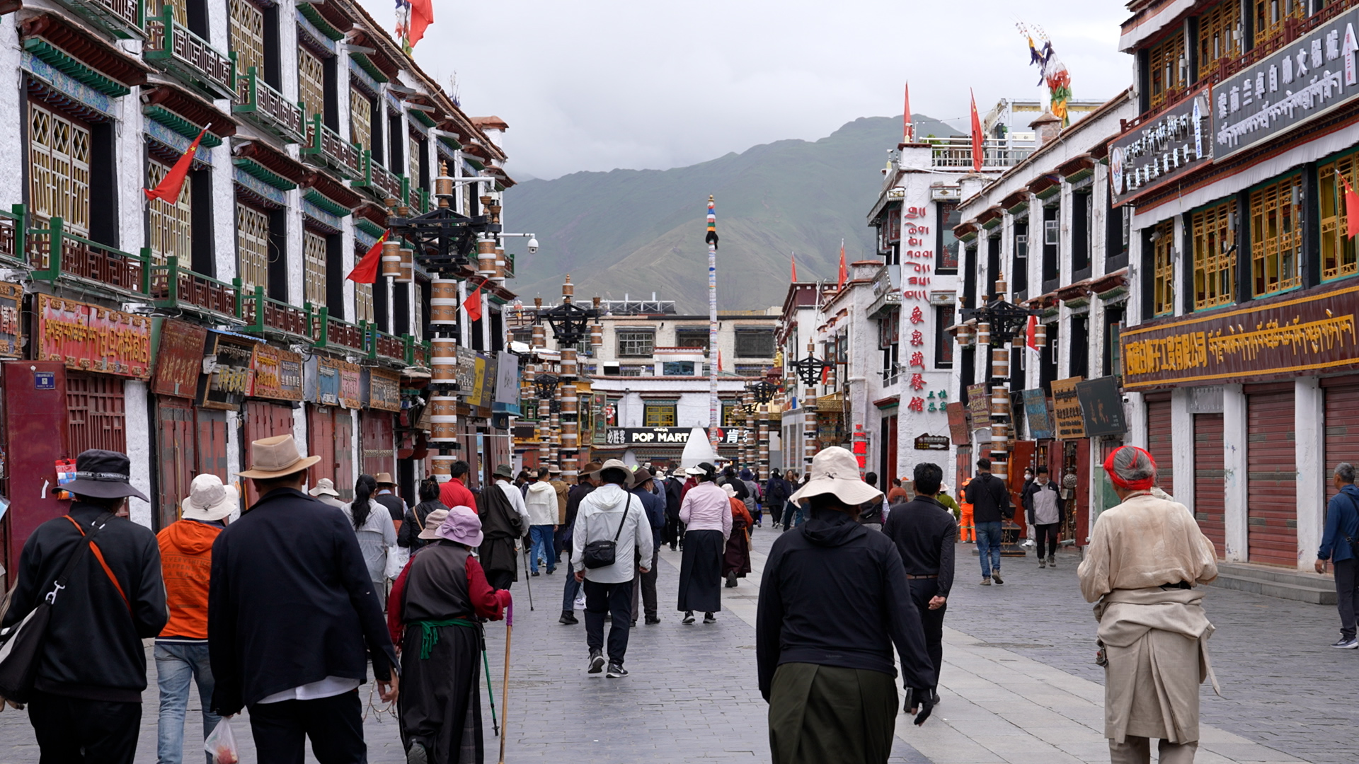 Stroll through the vibrant heart of old Lhasa – Barkhor Street