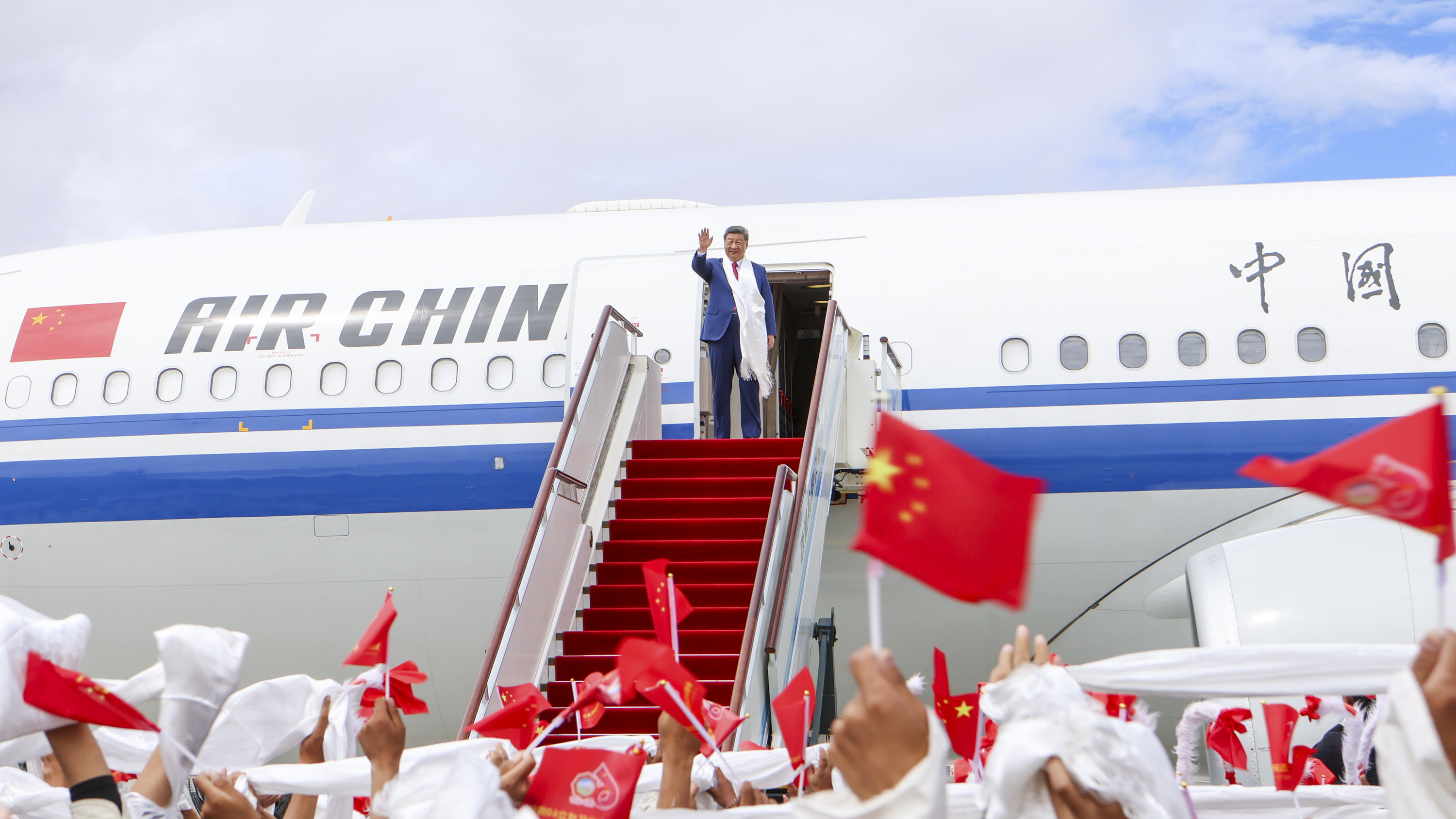 Xi leaves Xizang Autonomous Region after anniversary celebrations