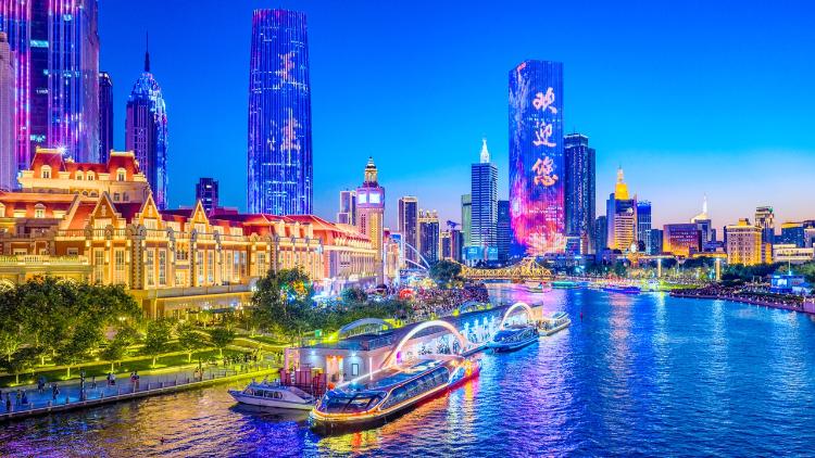 Light show illuminates Tianjin ahead of SCO Summit 2025
