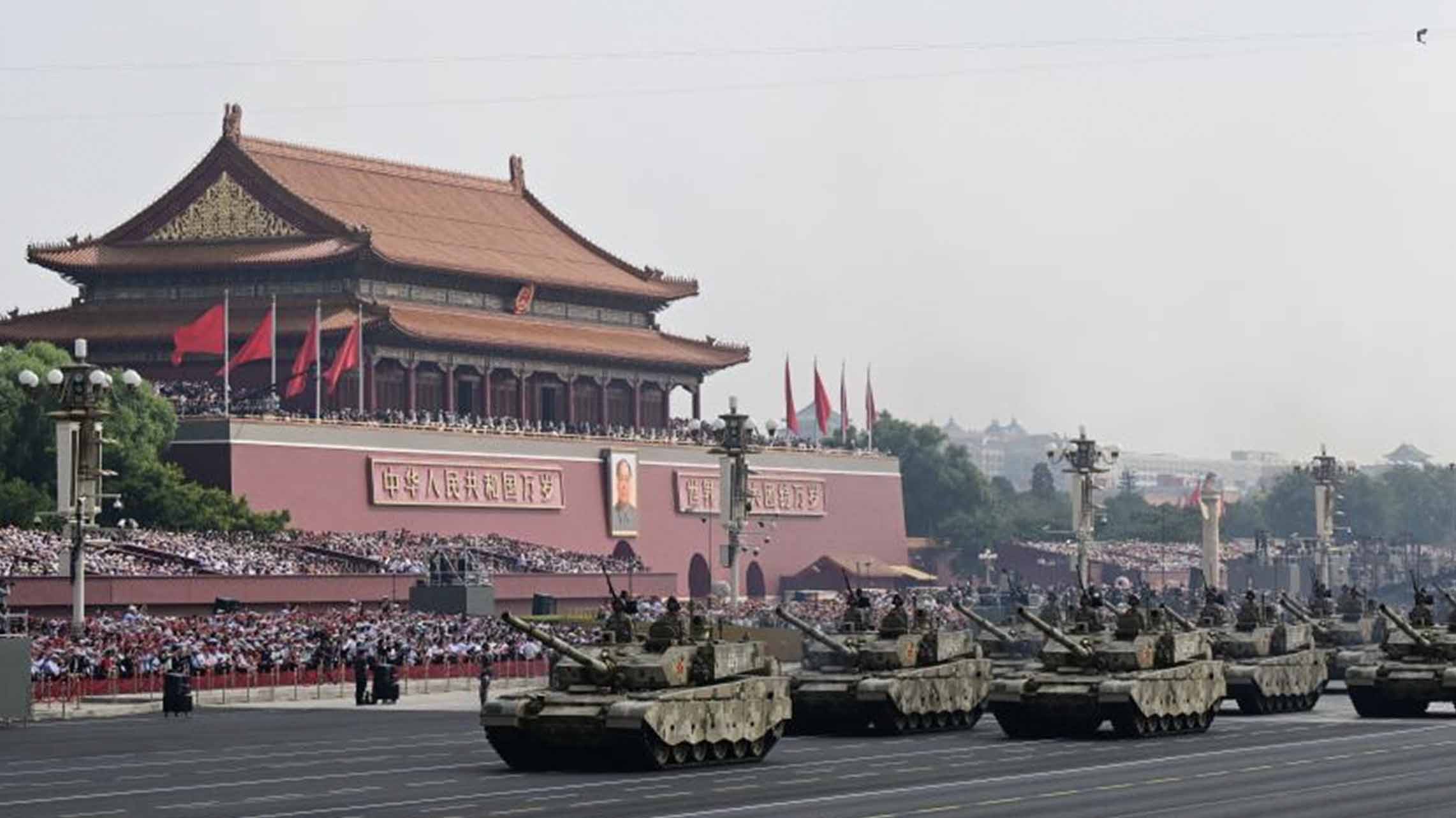 Land Combat Group reviewed in V-Day parade