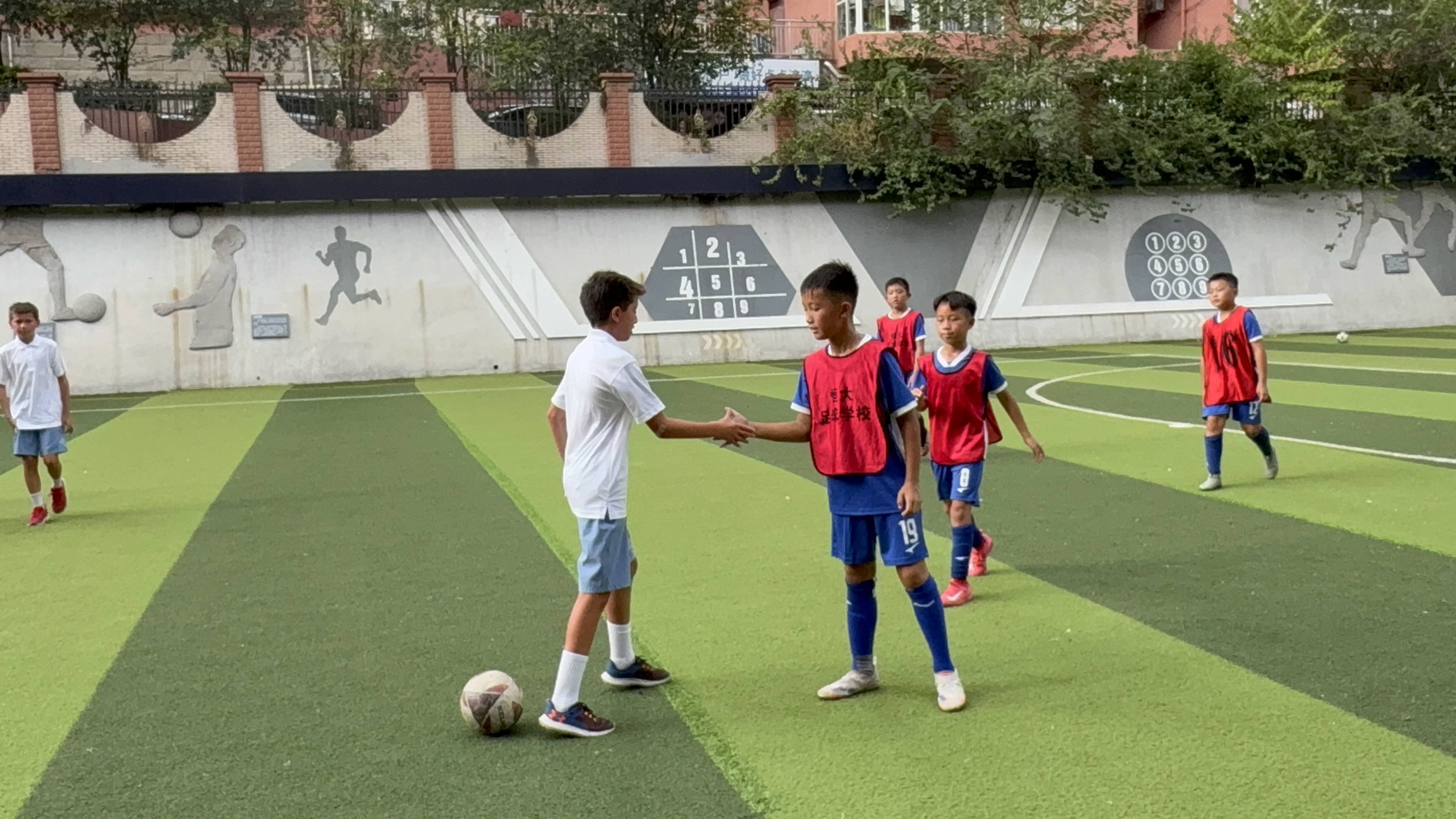 Fifth-generation Stilwells have heartwarming exchanges with Chinese children 