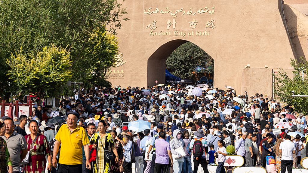 Ancient city of Kashi in Xinjiang thrives after renovation