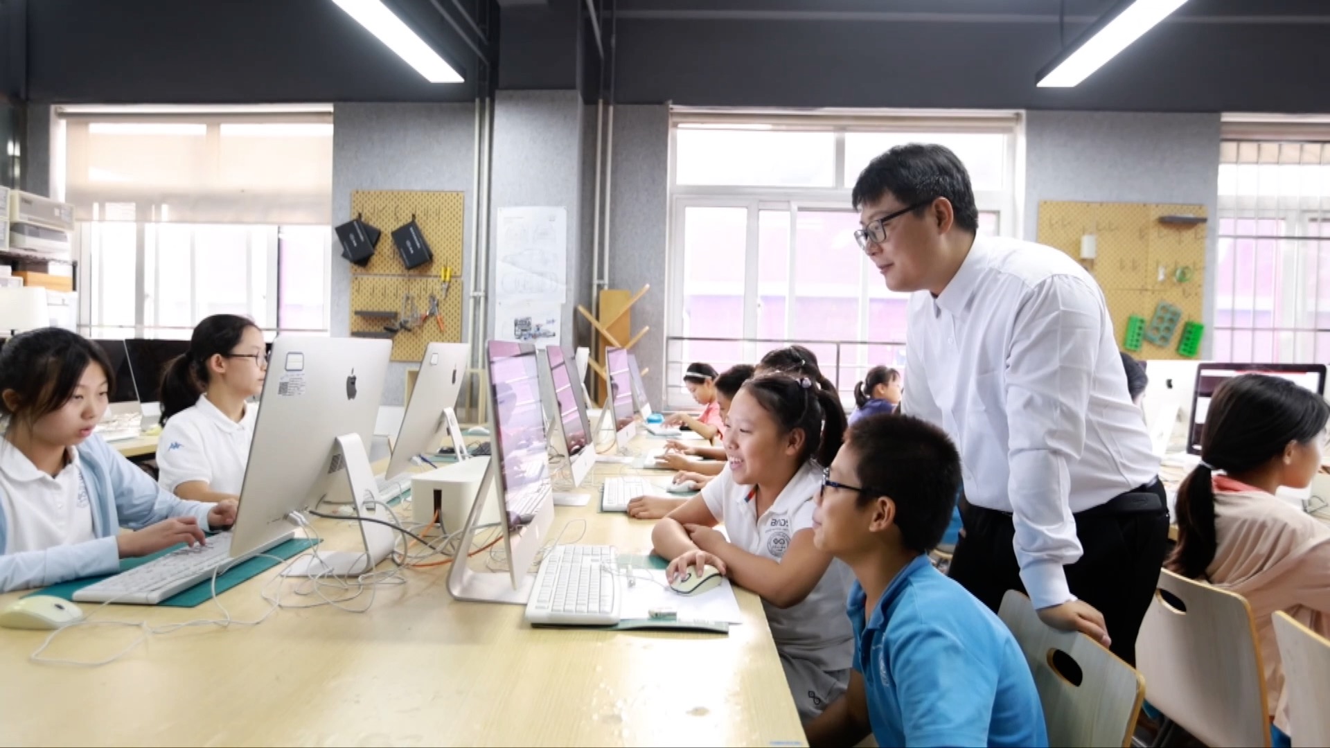 Beijing schools roll out AI literacy classes to nurture future innovators