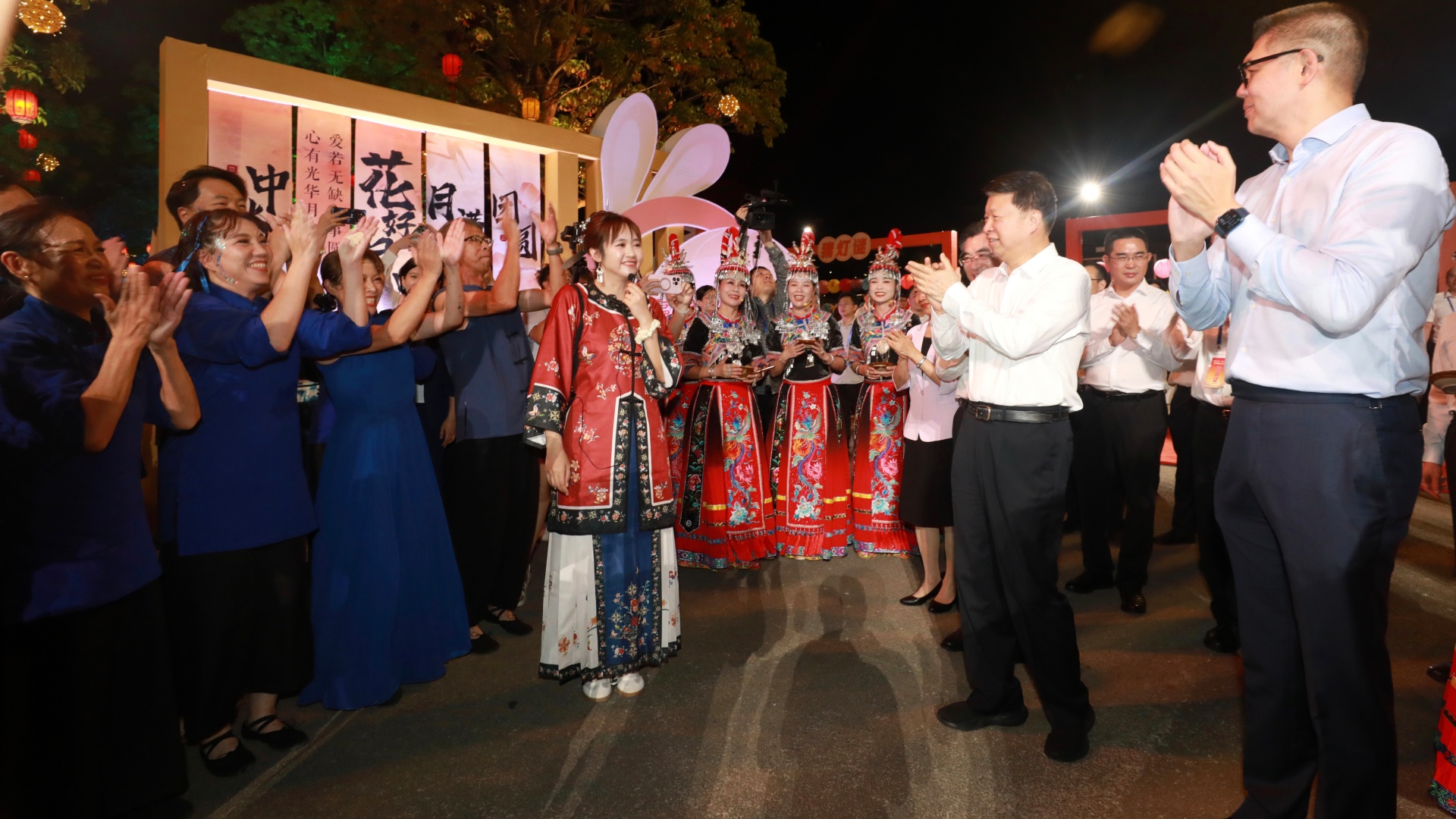 Annual cross-Straits gala for Mid-Autumn Festival held in Fuzhou