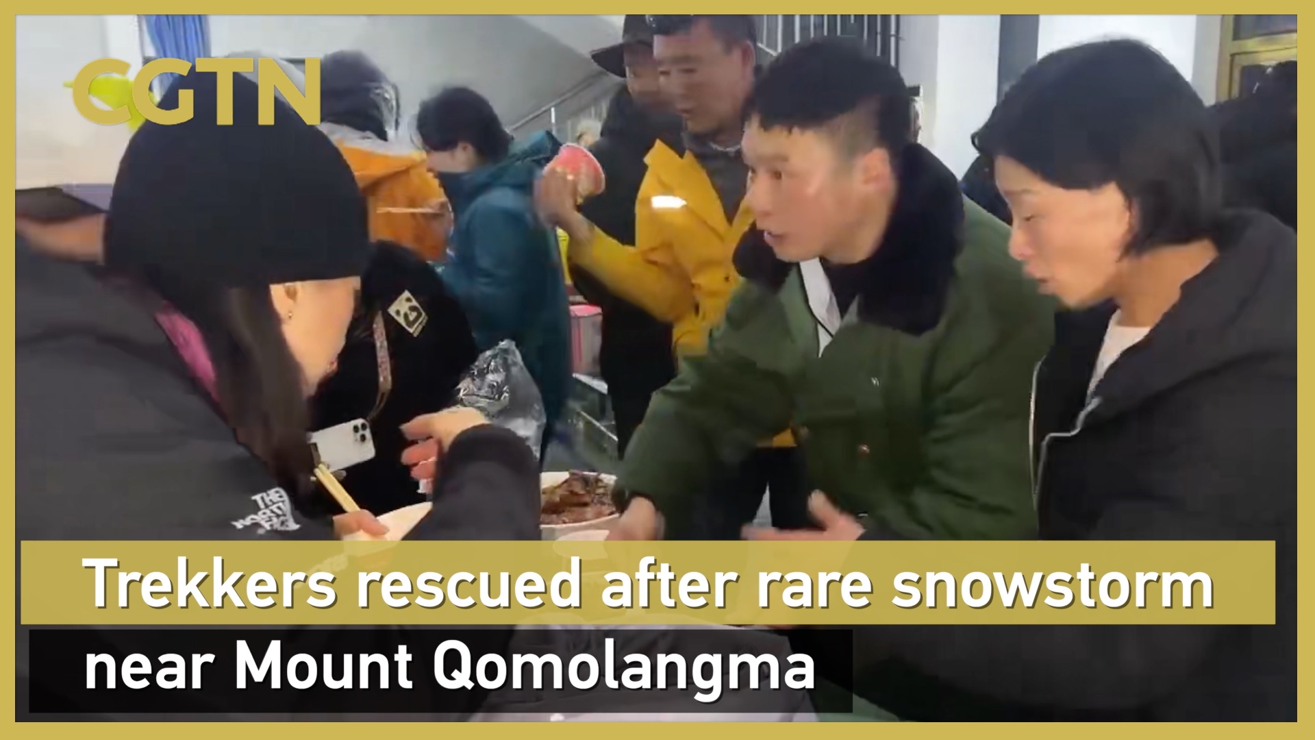Xizang authorities aid 350 trekkers stranded on Mount Qomolangma