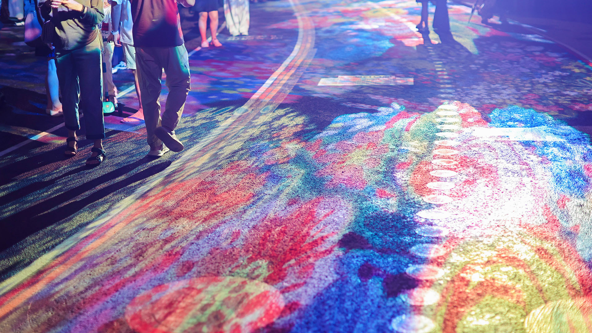 Shanghai bathed in soft glow to celebrate Mid-Autumn Festival