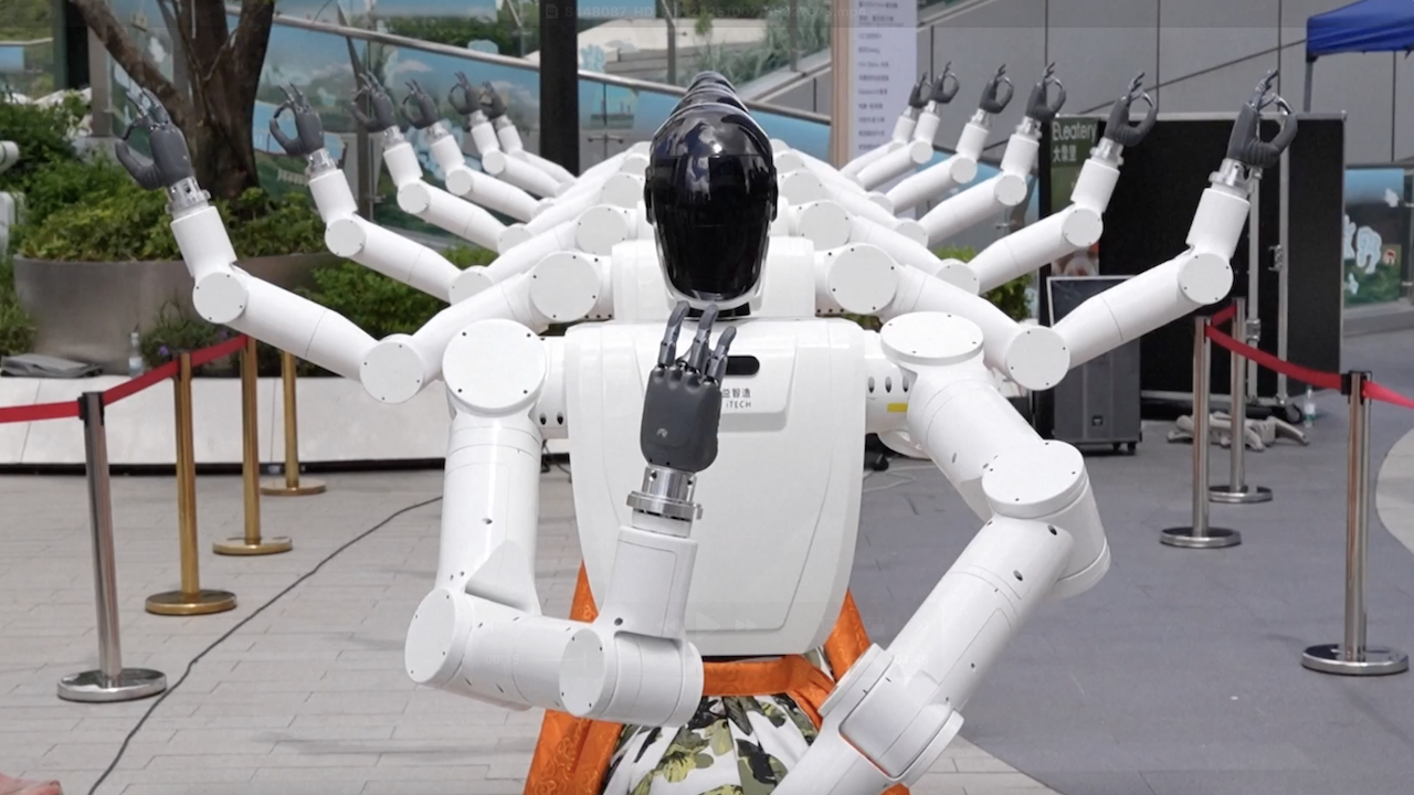 High-tech boosts festive performances during National Day holiday