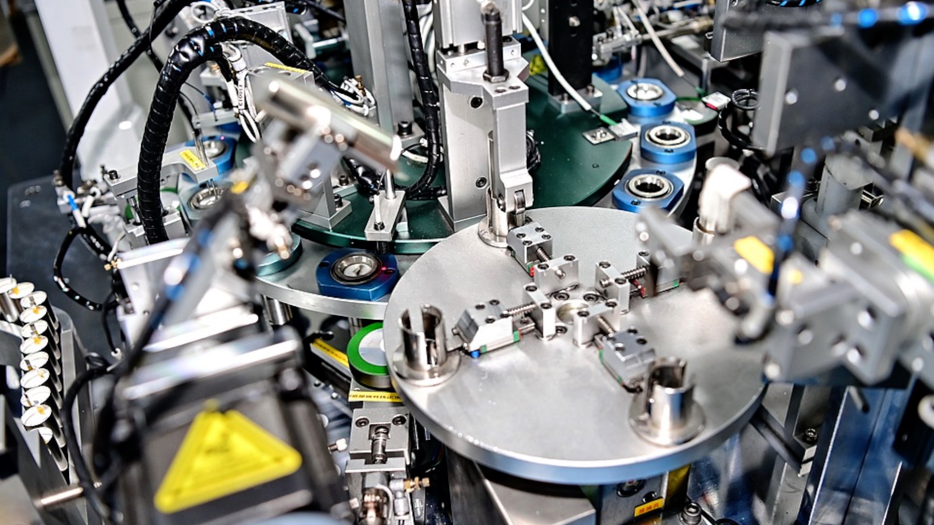 China to create more high-tech industries over the next decade