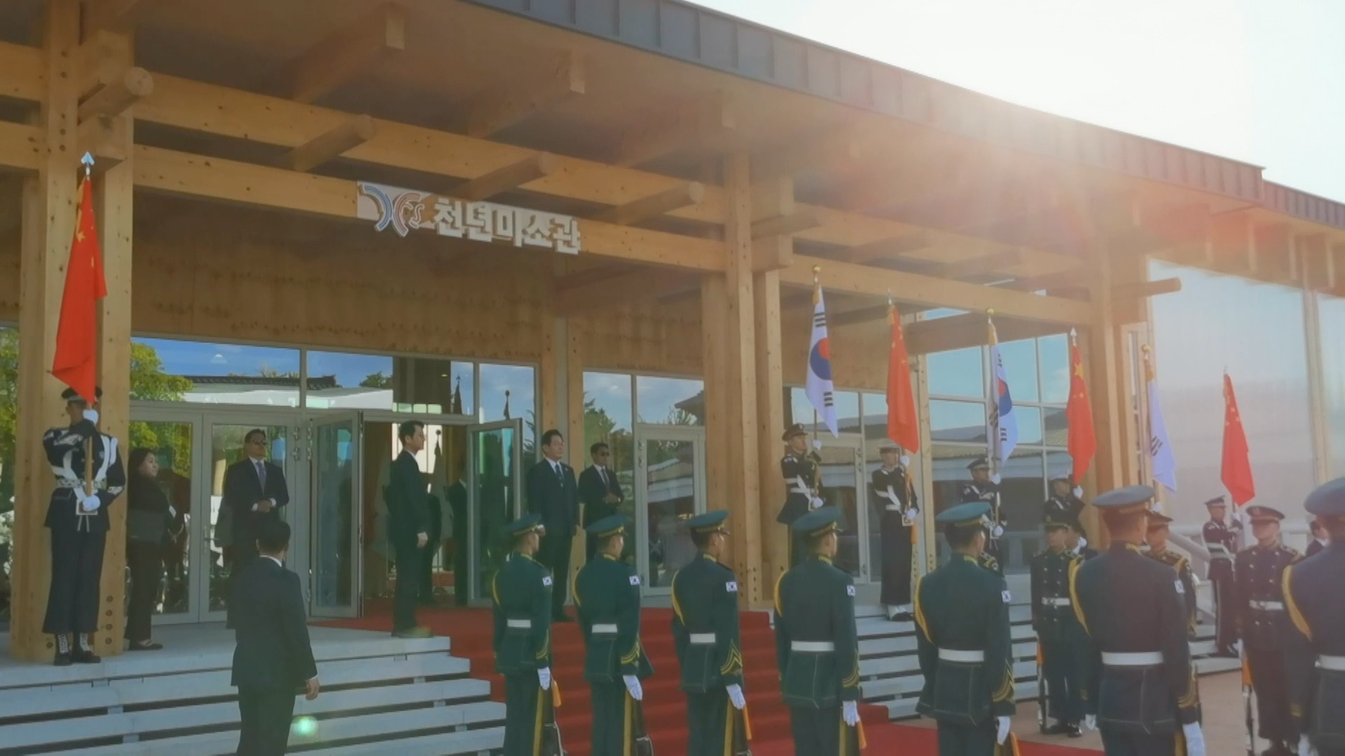 Lee Jae-myung arrives at welcome ceremony for President Xi Jinping