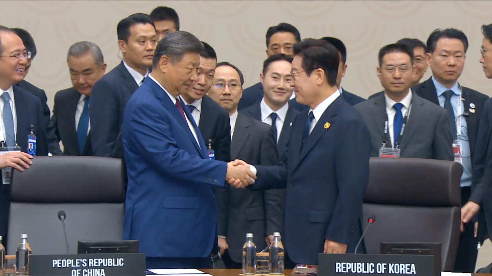 Watch: Xi attends Session II of 32nd APEC Economic Leaders' Meeting