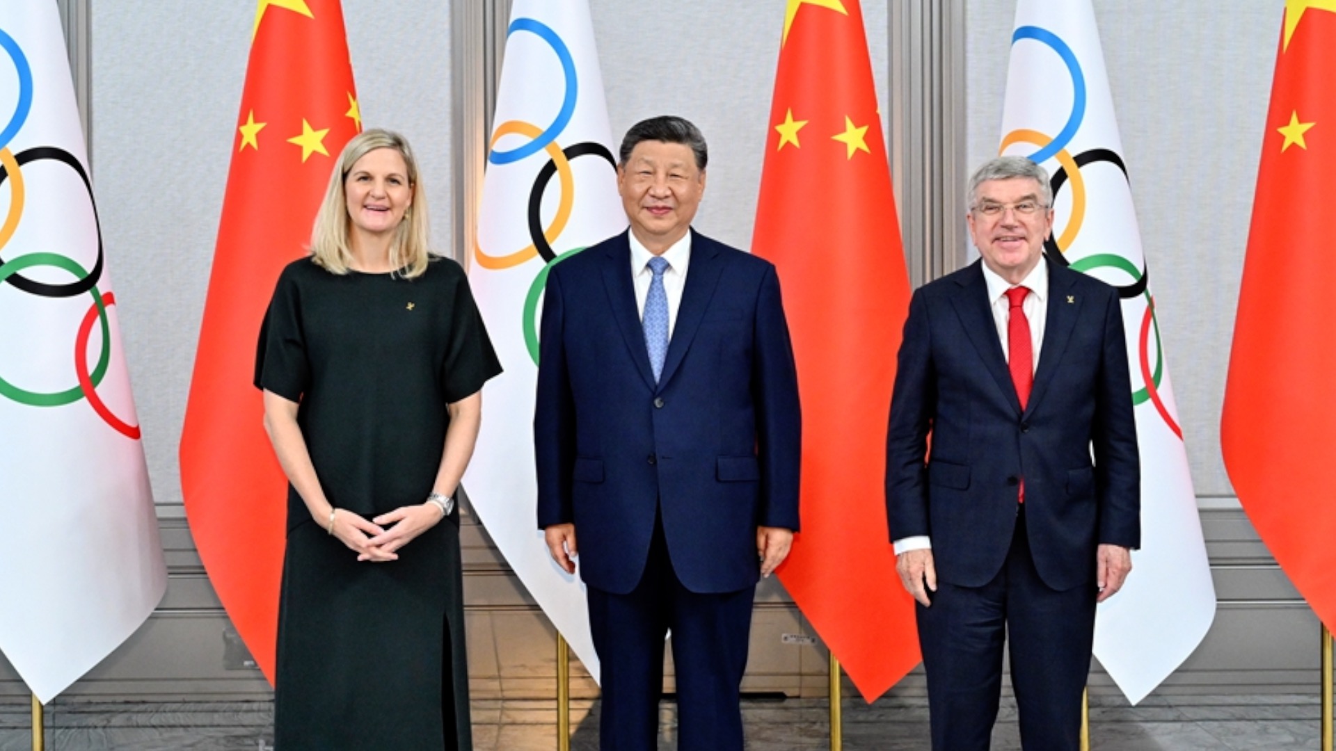 President Xi meets with IOC president, honorary president for life