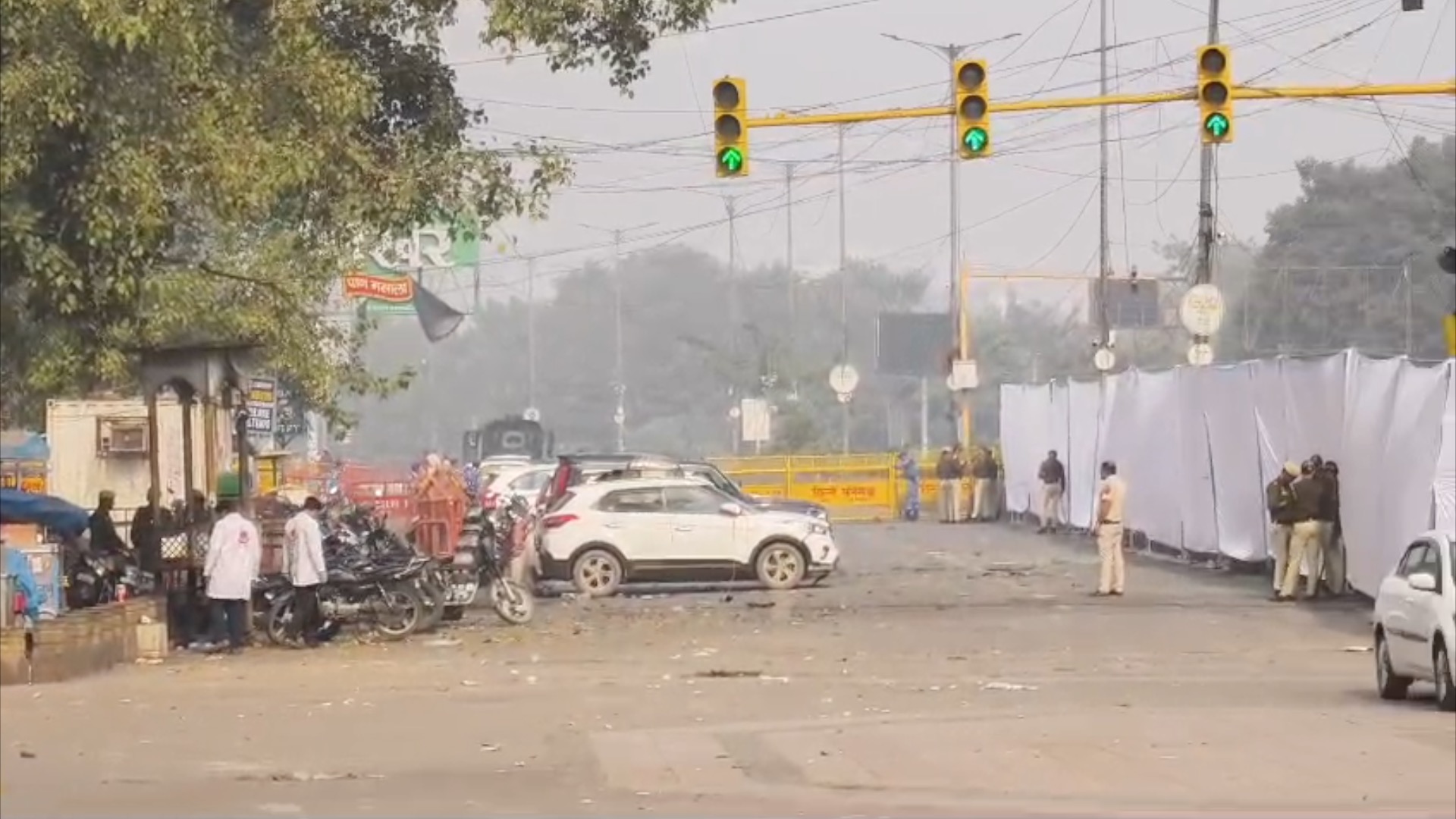 Police set up roadblocks after deadly car explosion in New Delhi