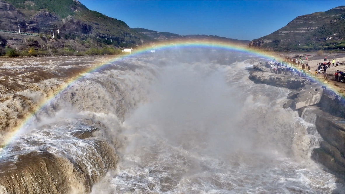 Rainbow returns: Hukou Waterfall unveils its late-autumn magic