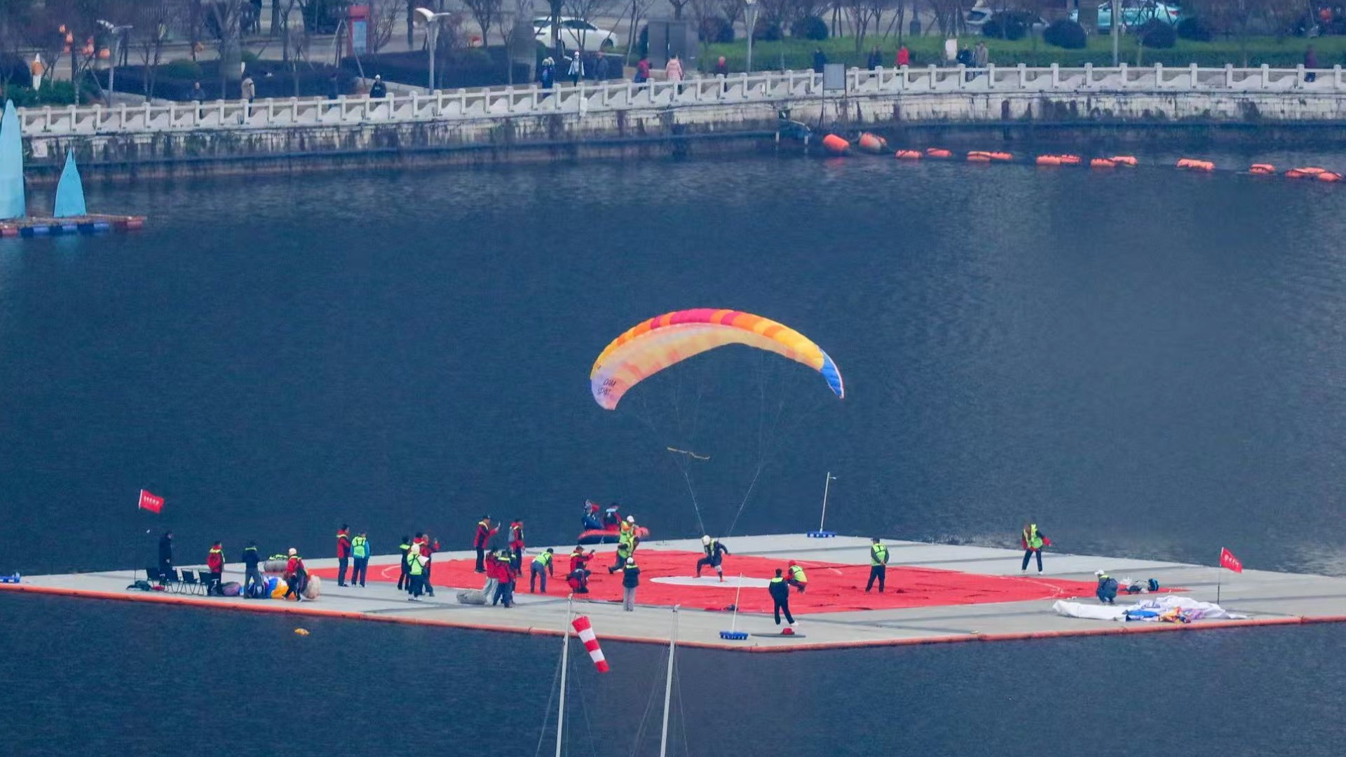Paragliding accuracy competition takes flight in SW China's Gejiu