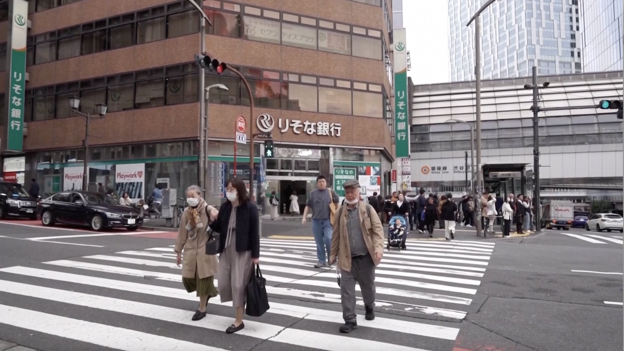 Criticism pours on Japan's PM social media page