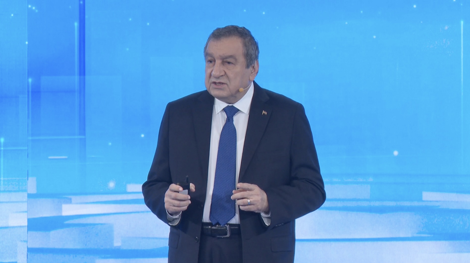 Former Egyptian PM Sharaf: China rises by lifting others