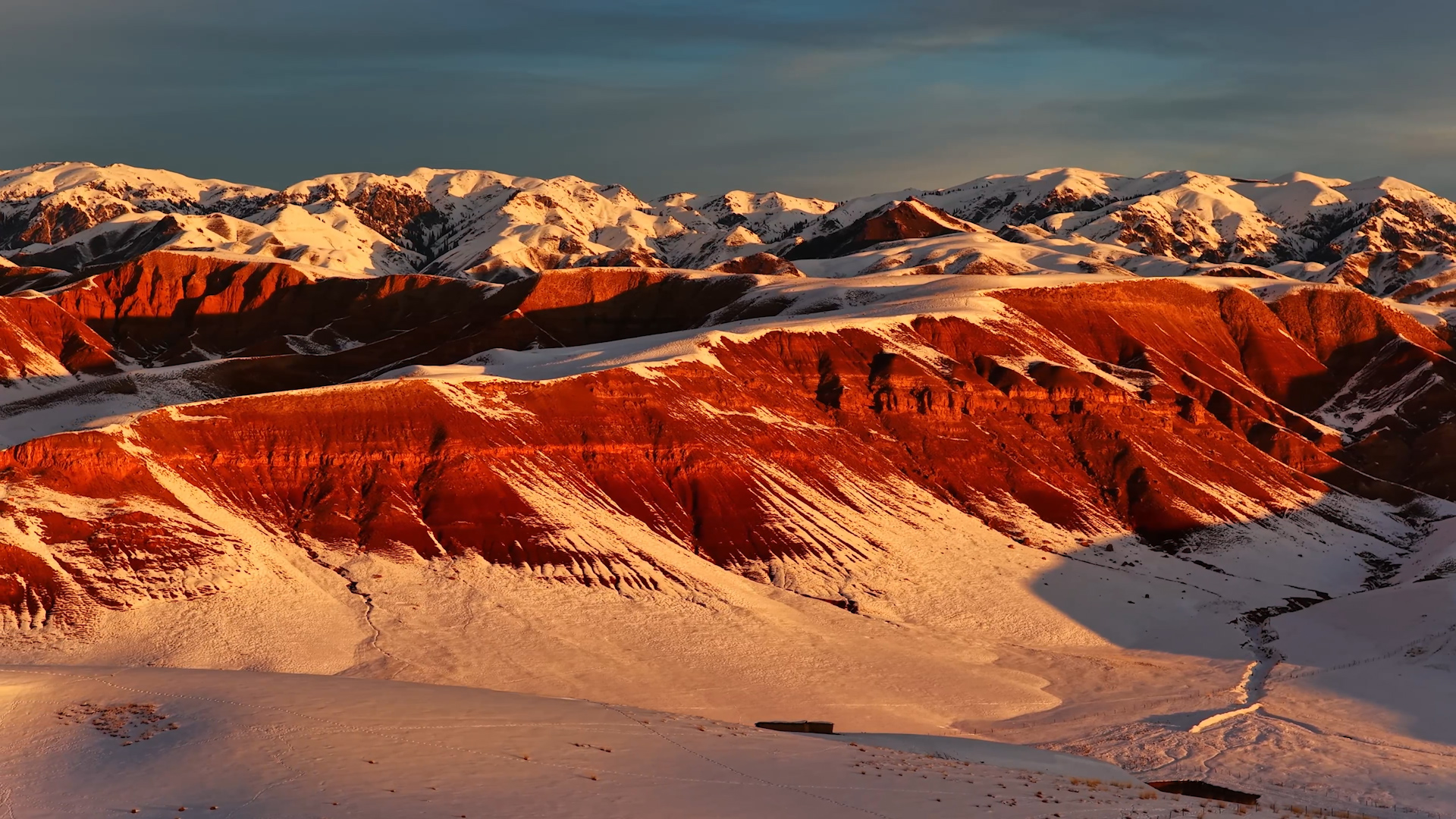 Ice-fire fusion: Dawn's duality in Yining's Danxia landscape
