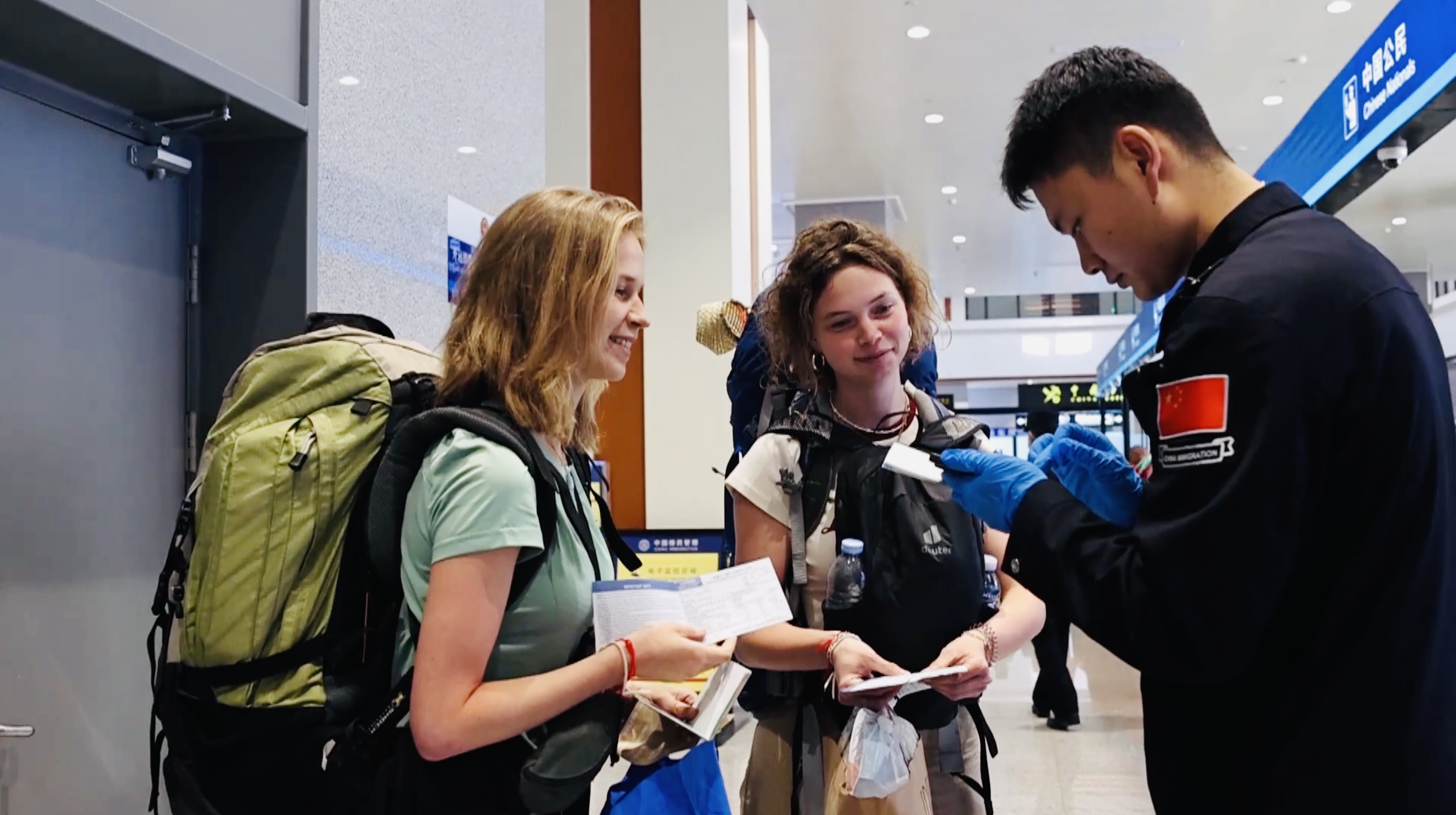 Foreign travelers hit China-Laos Railway as Spring Festival approaches