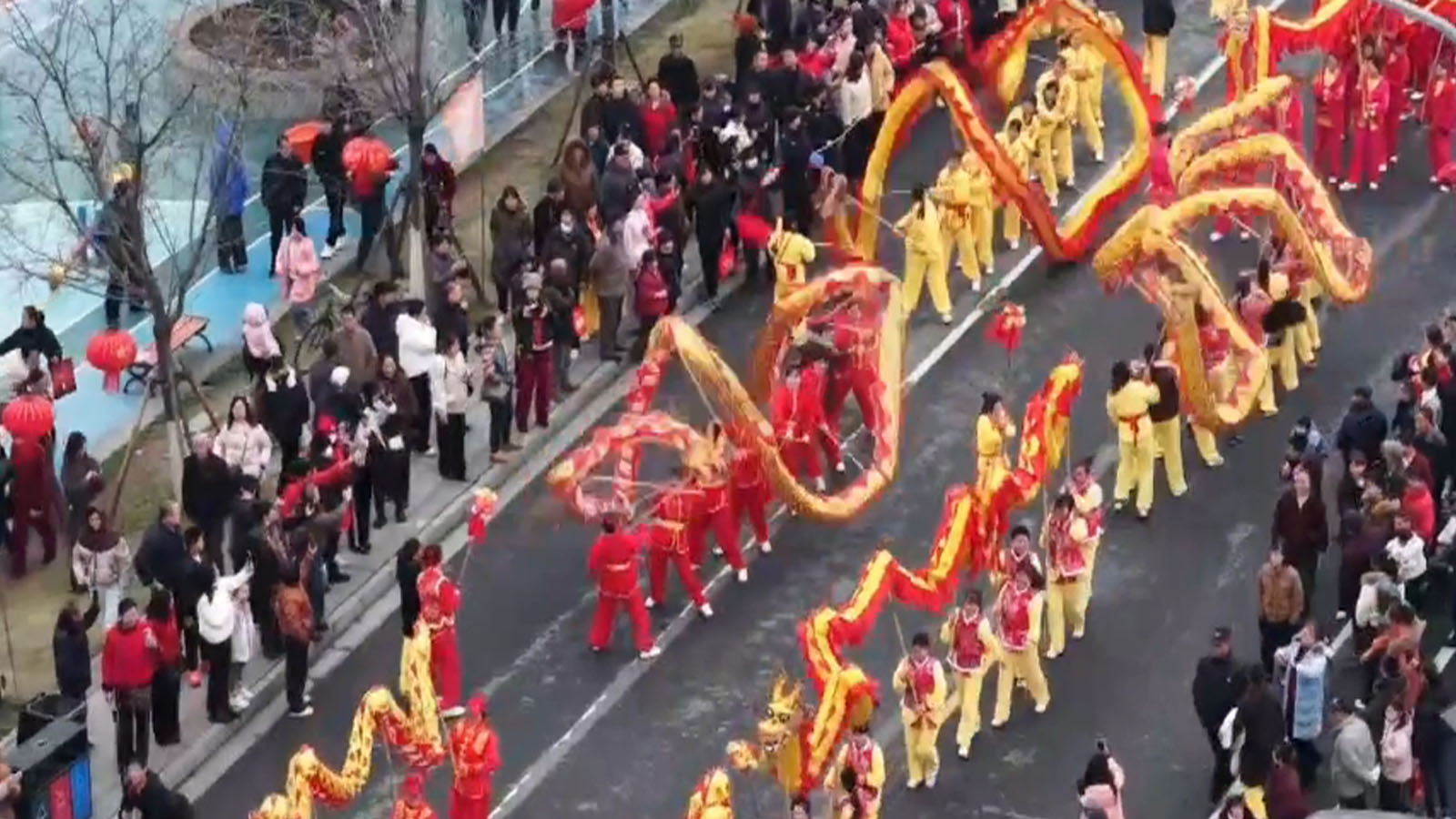 Tradition meets technology at Lantern Festival parade in central China
