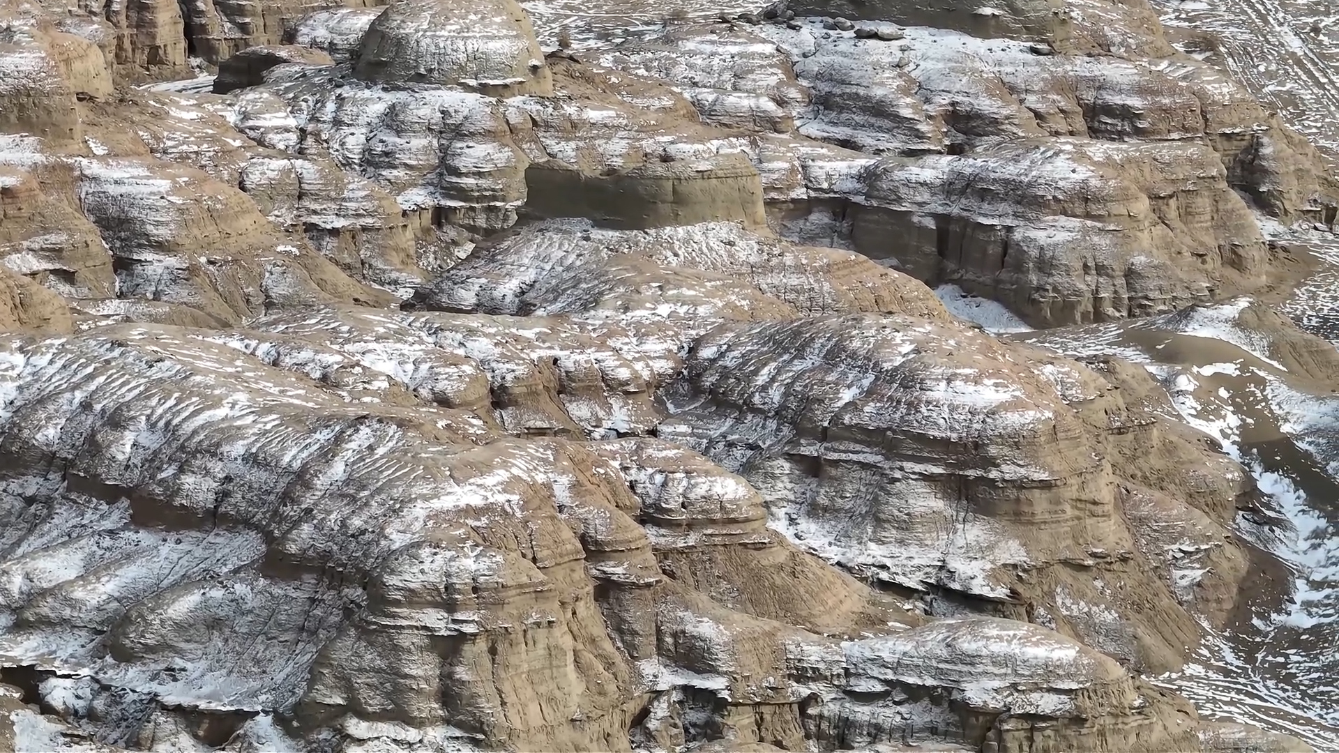 Melting snow meets Yardang landforms in NW China's Devil City