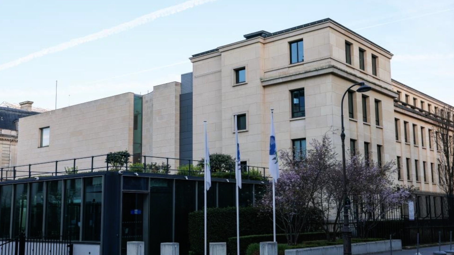 China, US start economic, trade talks in Paris