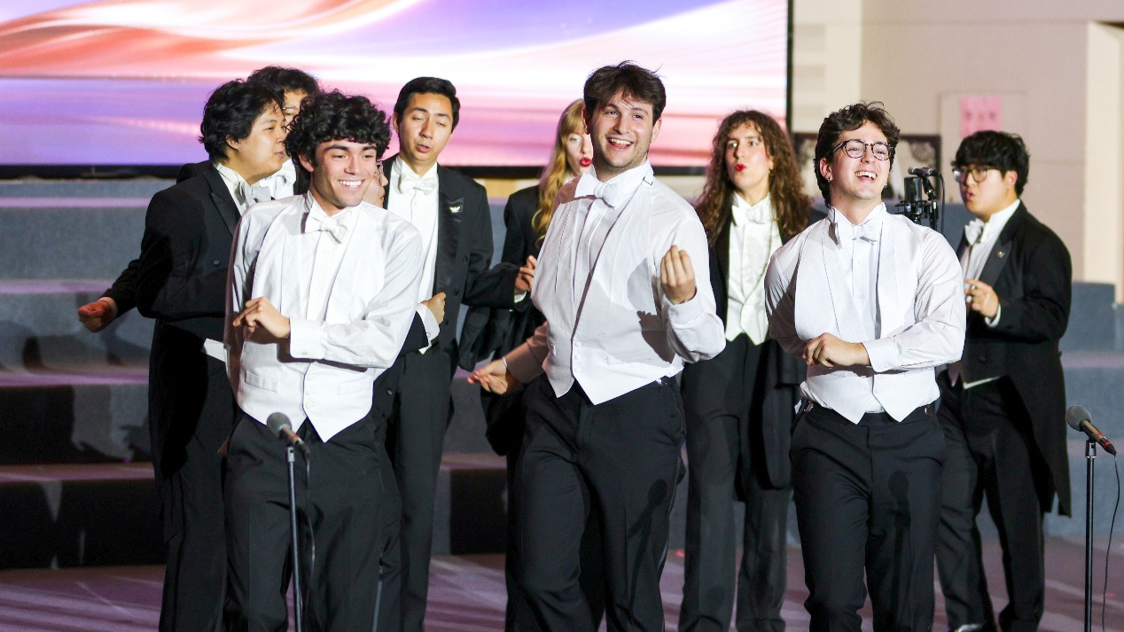 Yale Whiffenpoofs enchants Tianjin on China tour