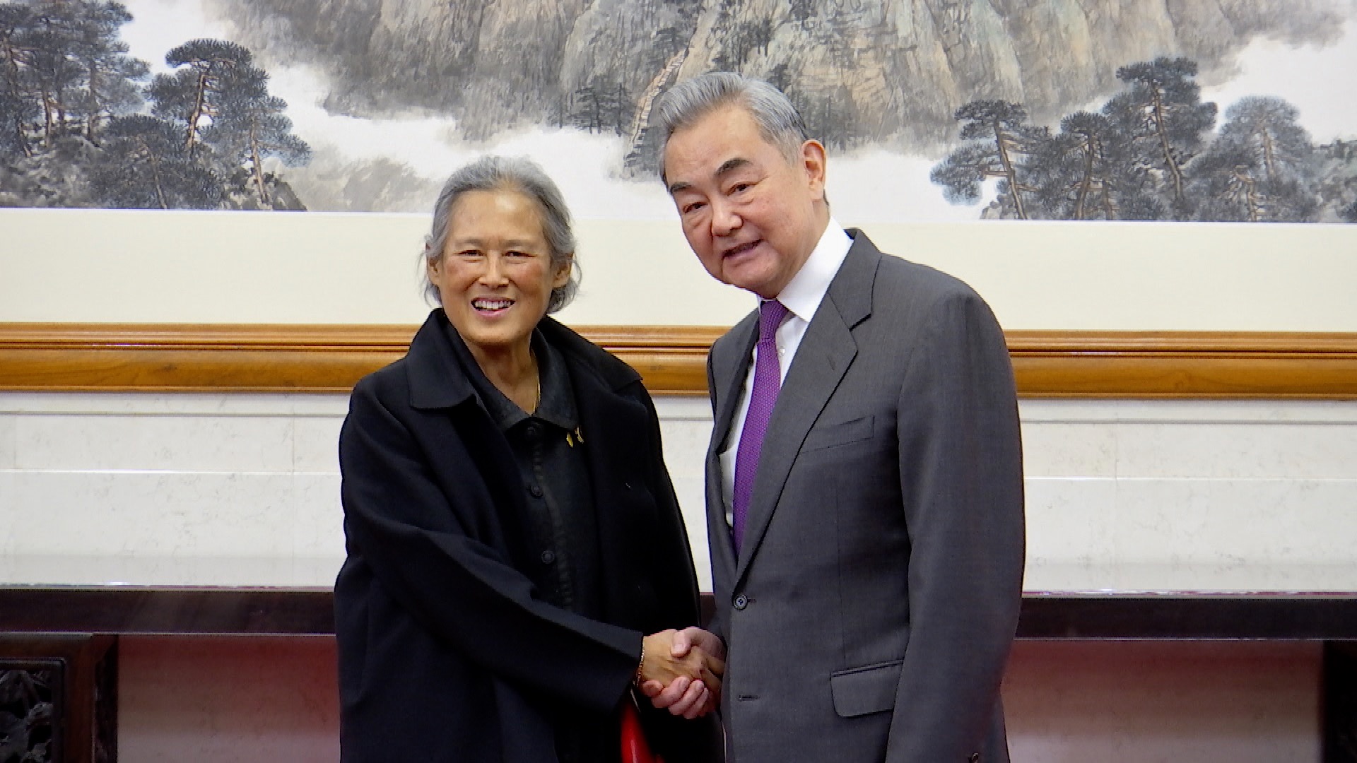 Wang Yi meets Thai Princess Sirindhorn to promote bilateral ties
