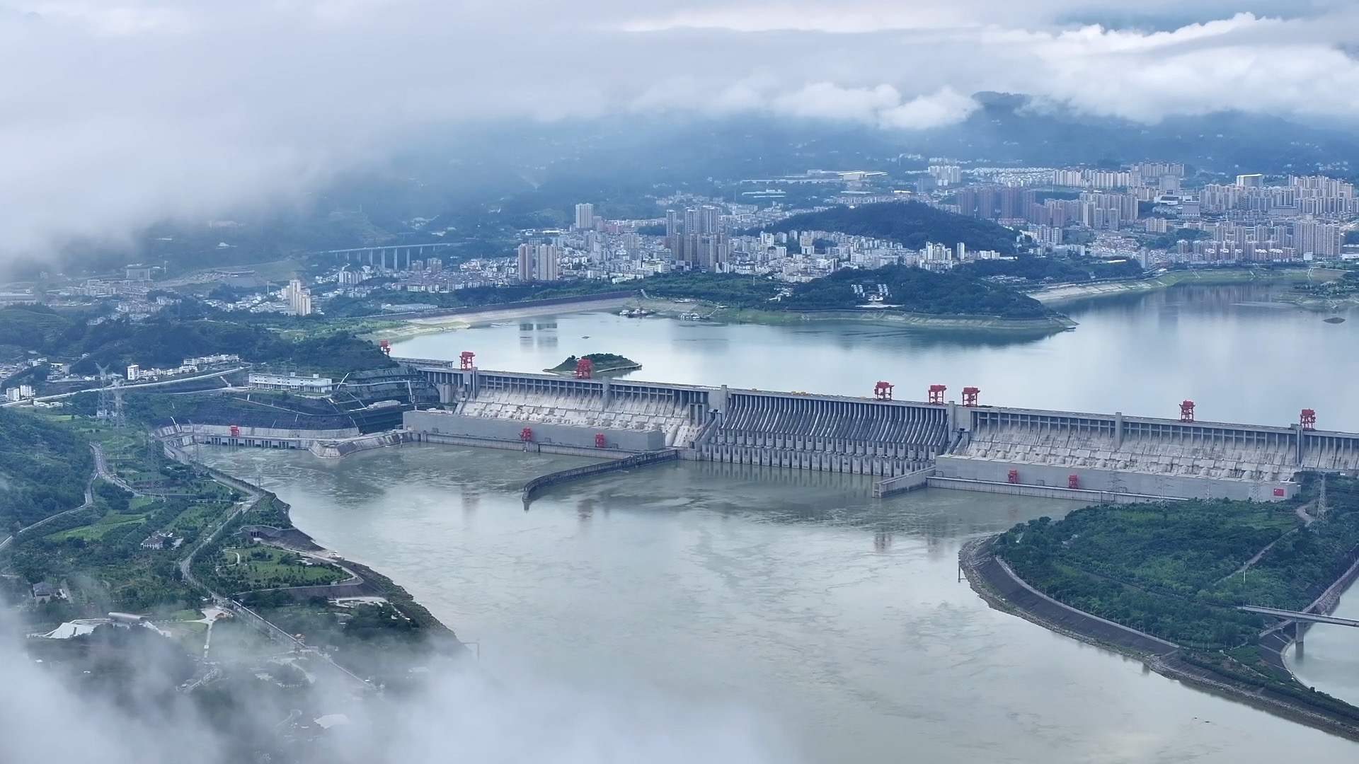 China launches mega project to expand Yangtze shipping