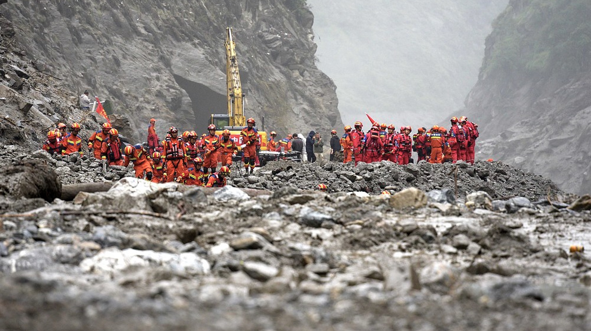 How did the mudslide near China-Nepal border happen?