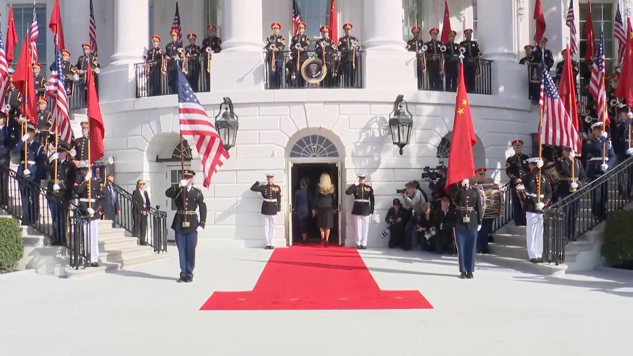 Watch: Xi, Trump walk into White House