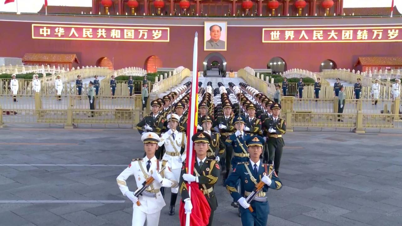 People reflect on the Long March spirit at flag-raising ceremony
