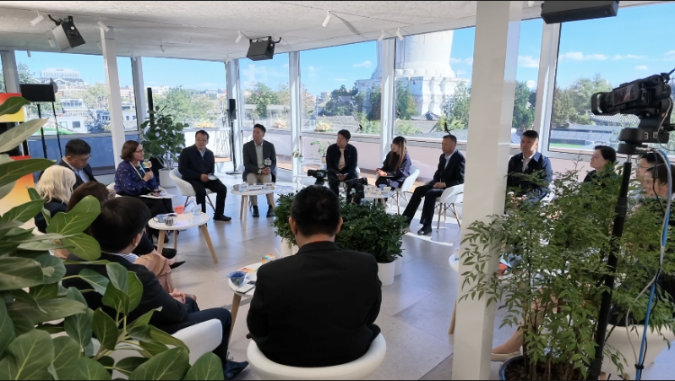 Grassroots Consultation: Beijing salon brings dialogue on governance