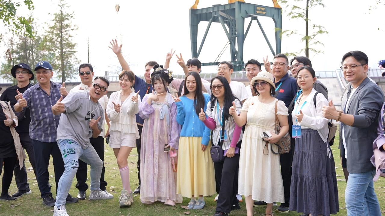 Taiwan youth discover Wuhan's modern transformation