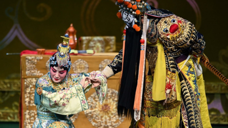 Peking Opera master wows audiences with 'Farewell My Concubine' - CGTN