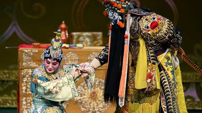 Chinese Peking Opera Doll Farewell to My Concubine Chu King Tourist Souvenir. 