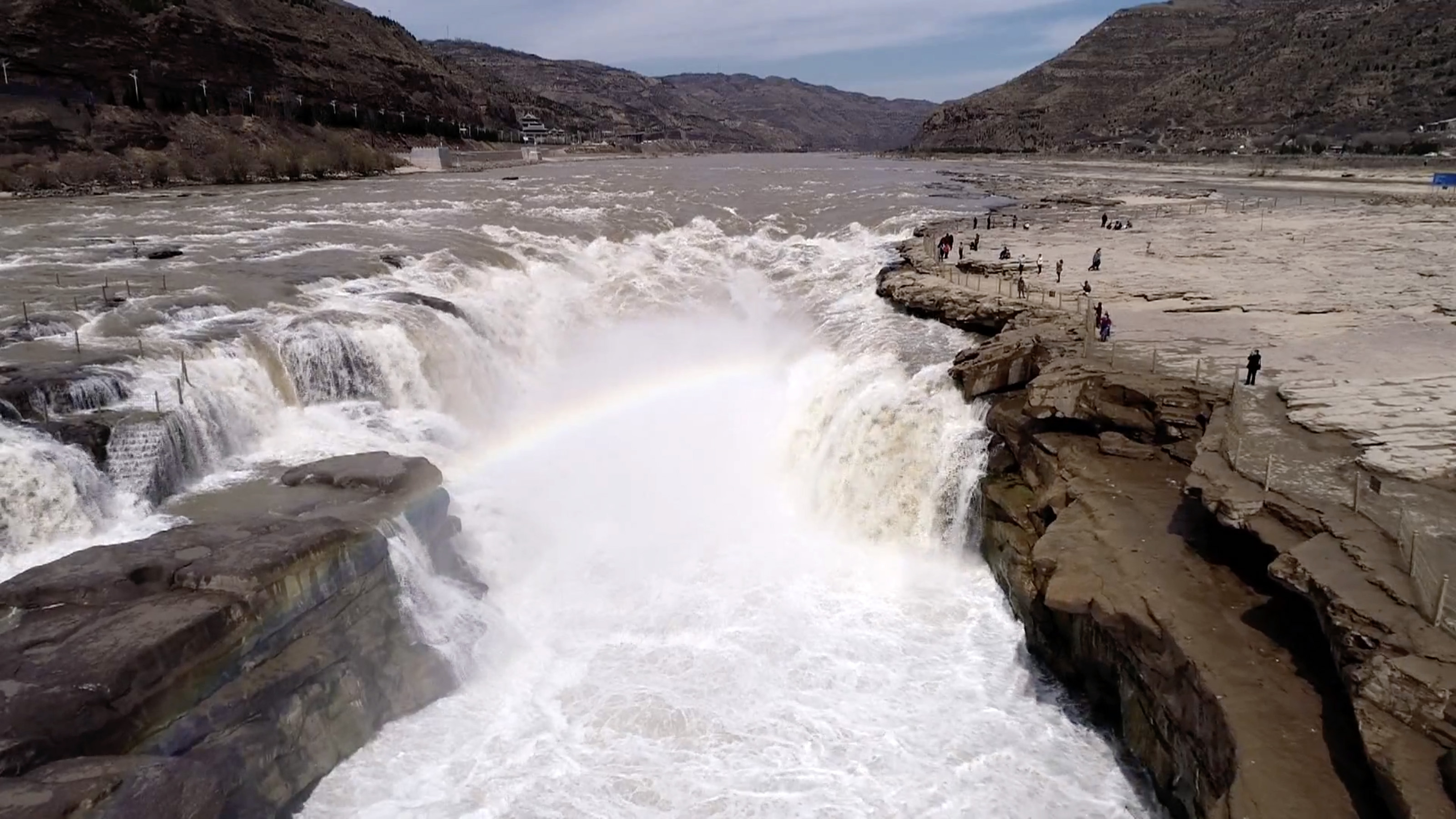 Hukou Waterfall in NW China embraces spring flood - CGTN