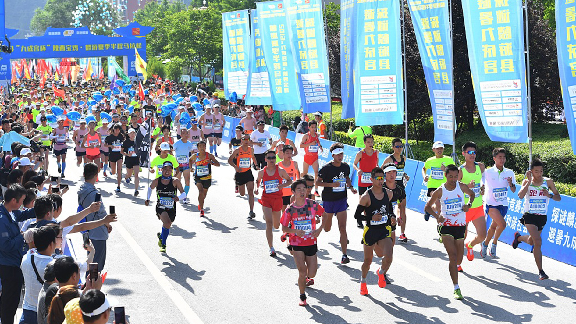 Nearly 5,000 runners compete in half marathon in northwest China CGTN