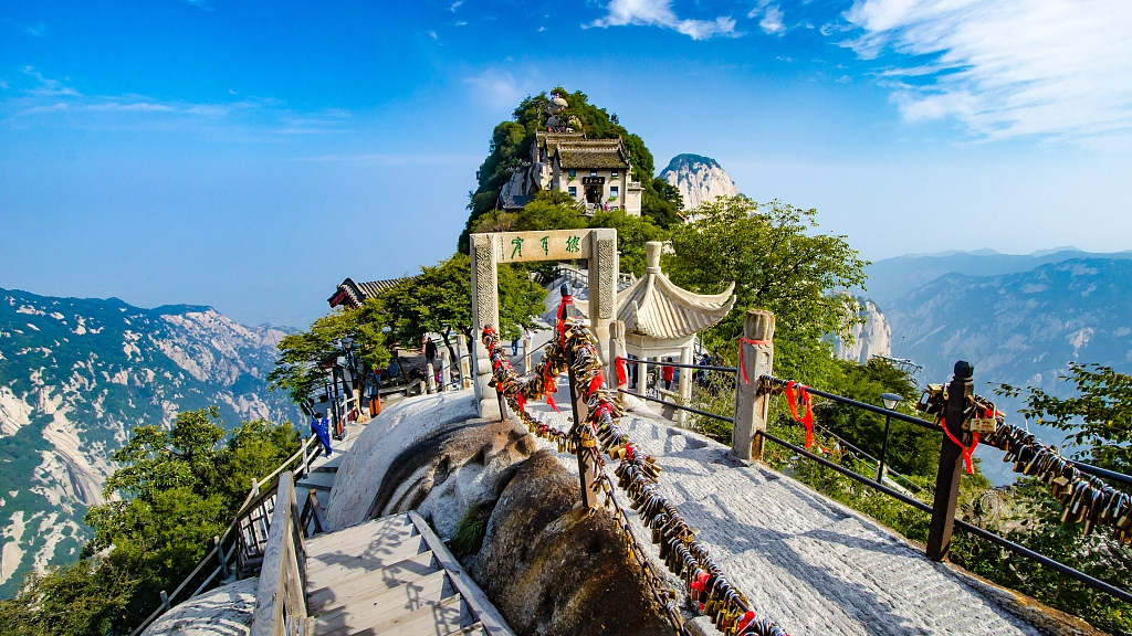 Discover Mount Huashan, a dizzying experience in China