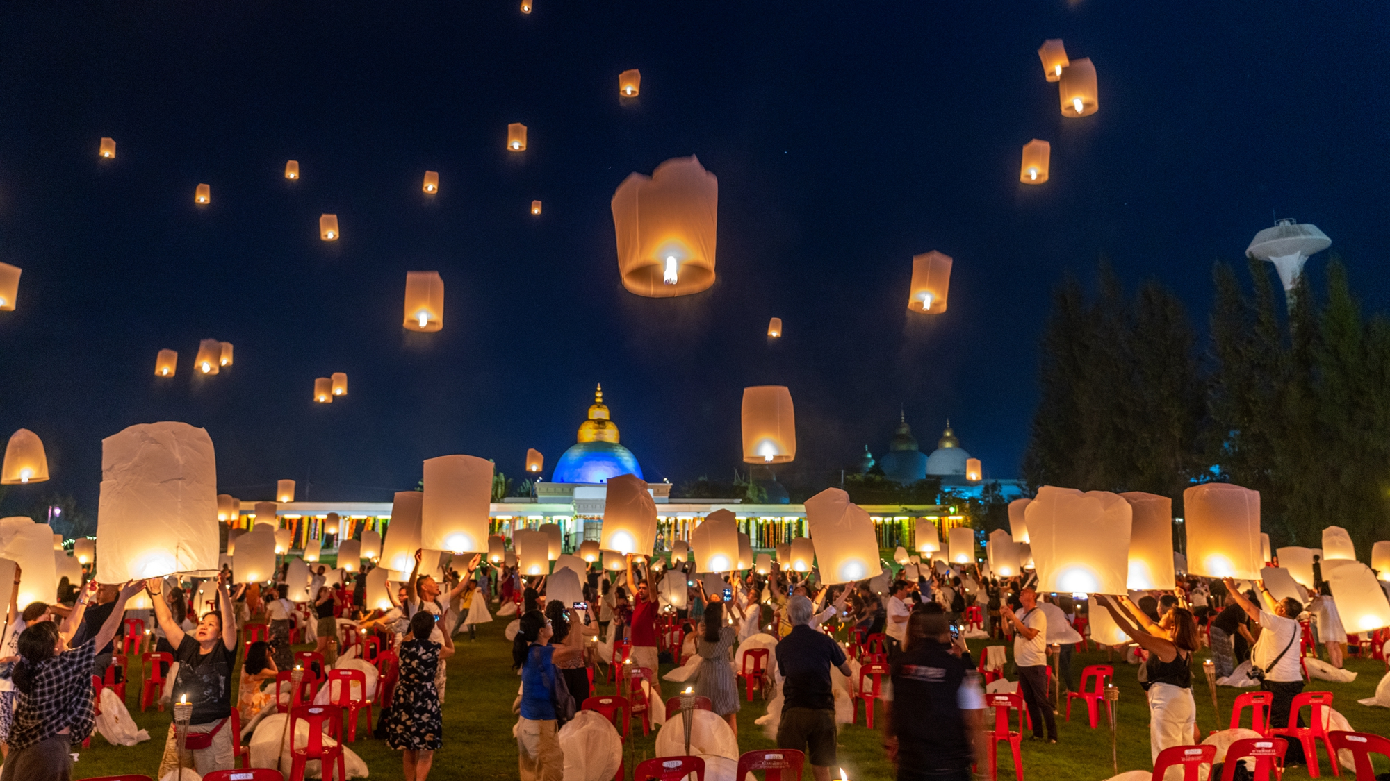 Floating lanterns  light up the night  in Thailand s Chiang 