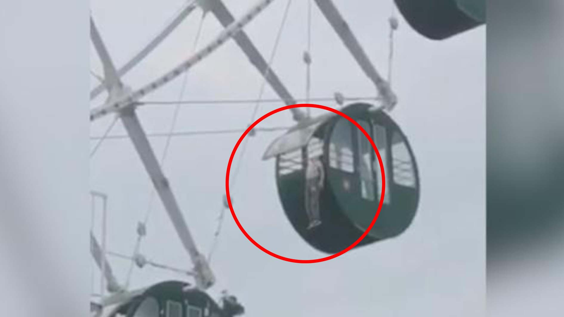 A Boy Was Suspended In The Air After Getting His Head Stuck Between The Metal Bars On A Ferris 2095