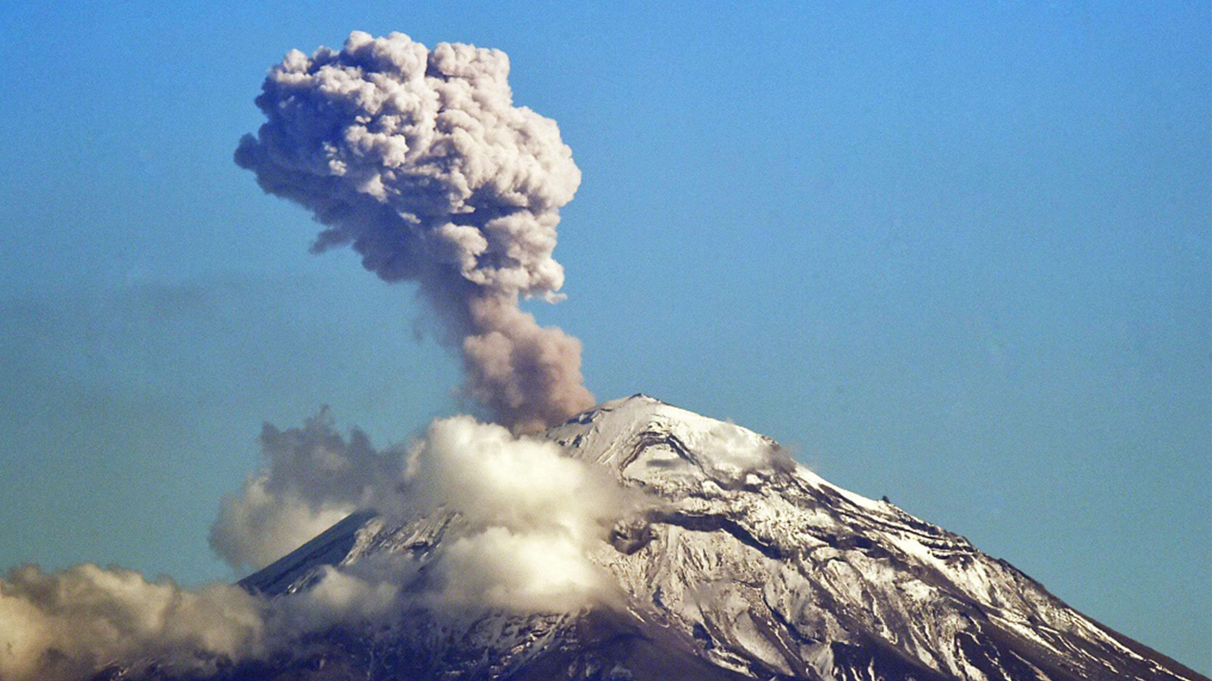 Извержение вулкана с самолета