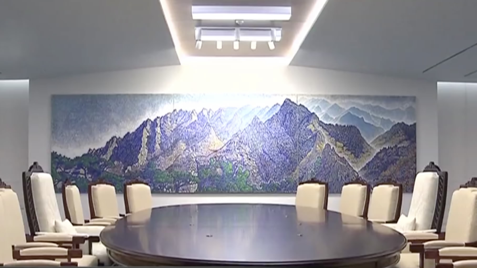 A Glance At The Conference Room Of The DPRK-ROK Summit Meeting - CGTN