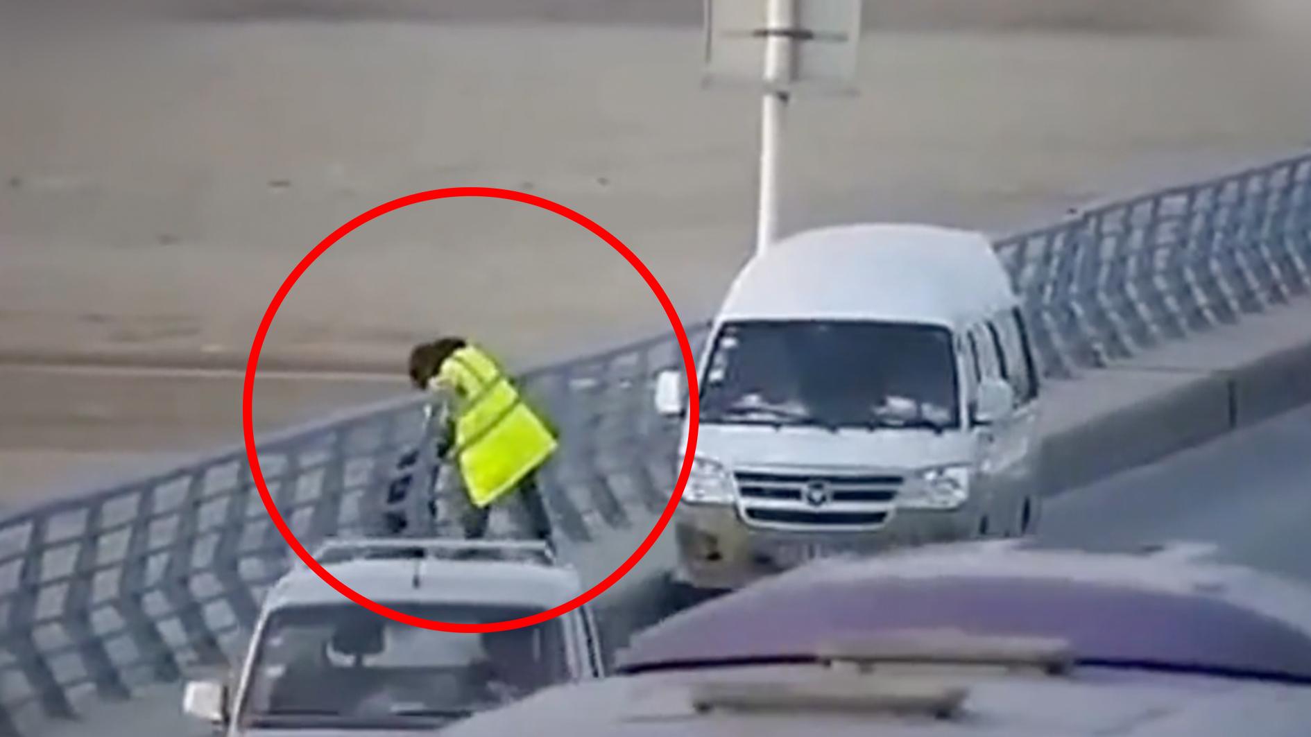 Woman's quick reaction stops man from jumping off bridge CGTN