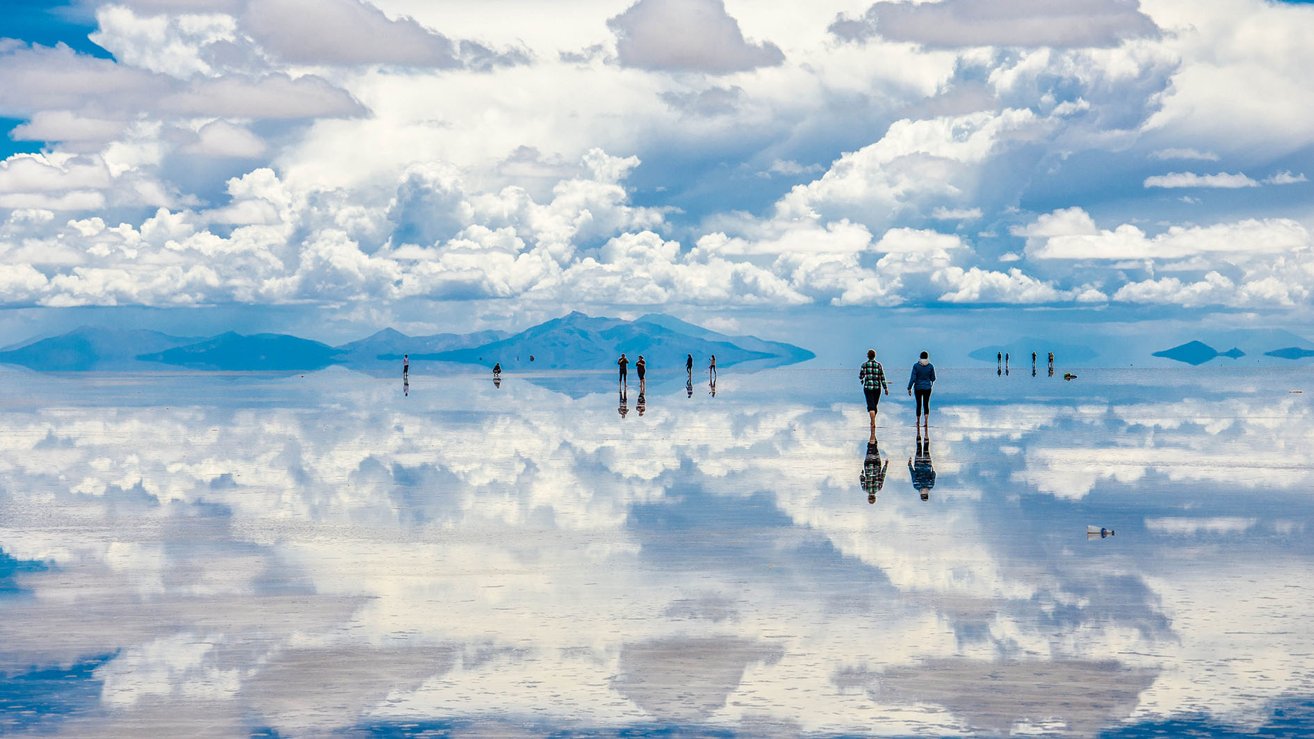 Drone captures ethereal view at Uyuni salt flat in Bolivia - CGTN