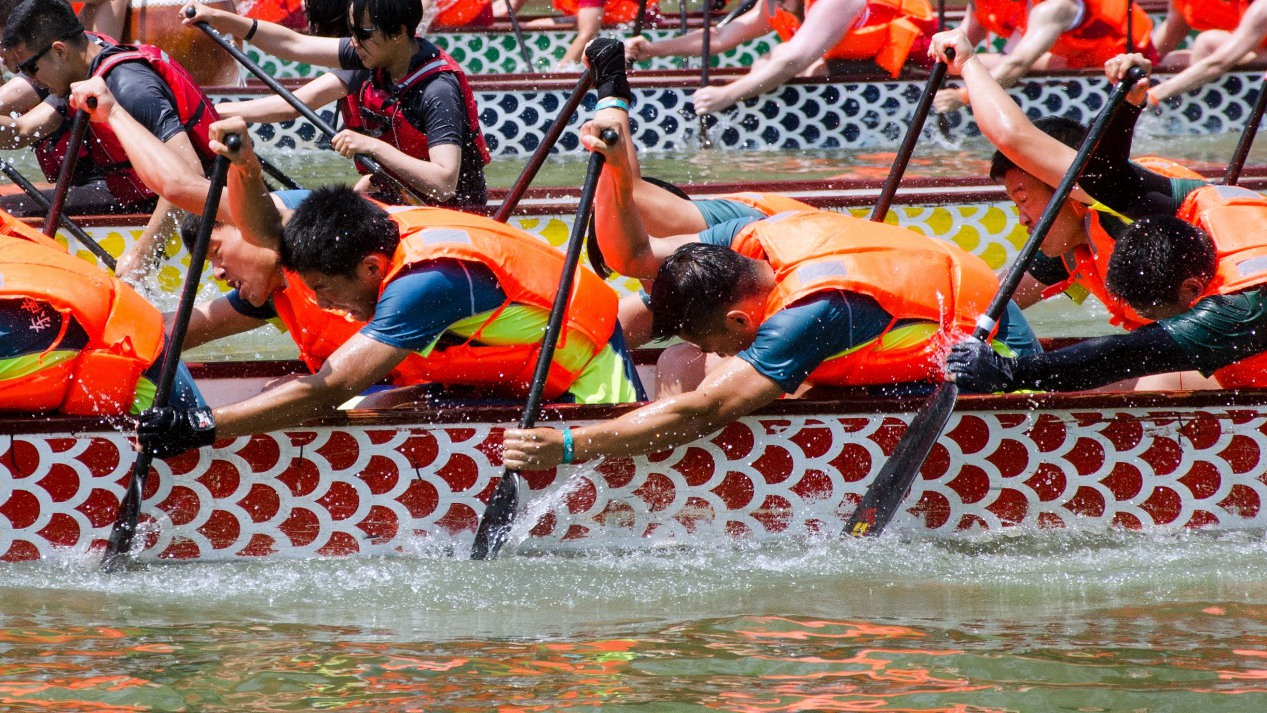 People across China celebrate with boat races, rice dumplings - CGTN