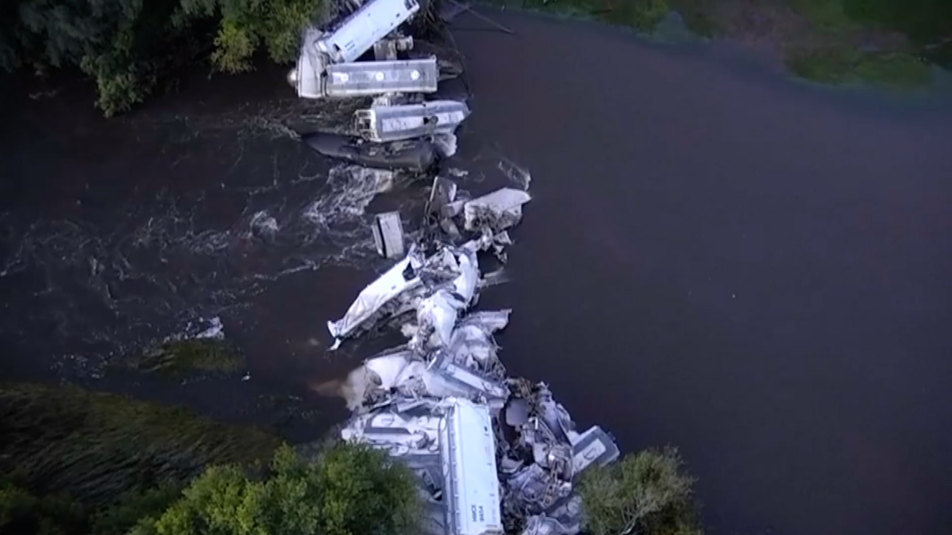 A cargo train carrying sand and soybean products derailed in the US ...