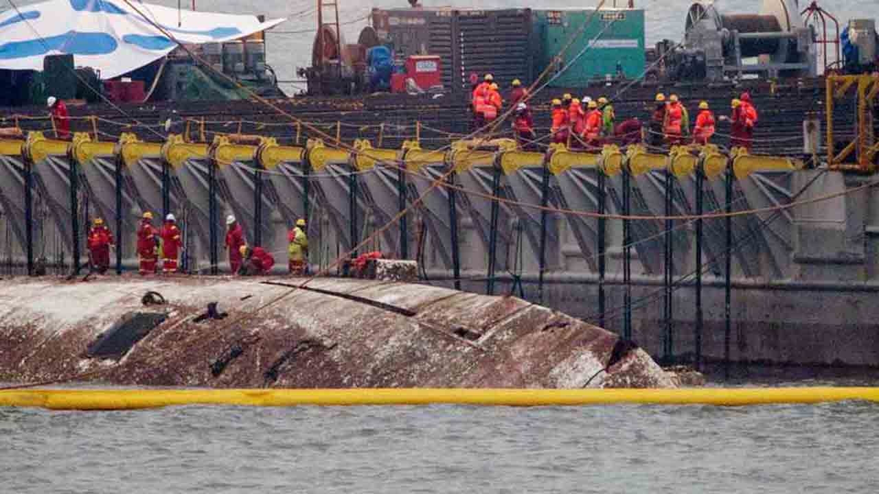 South Korean Sewol Ferry Salvaged From Water Three Years After Sinking Cgtn