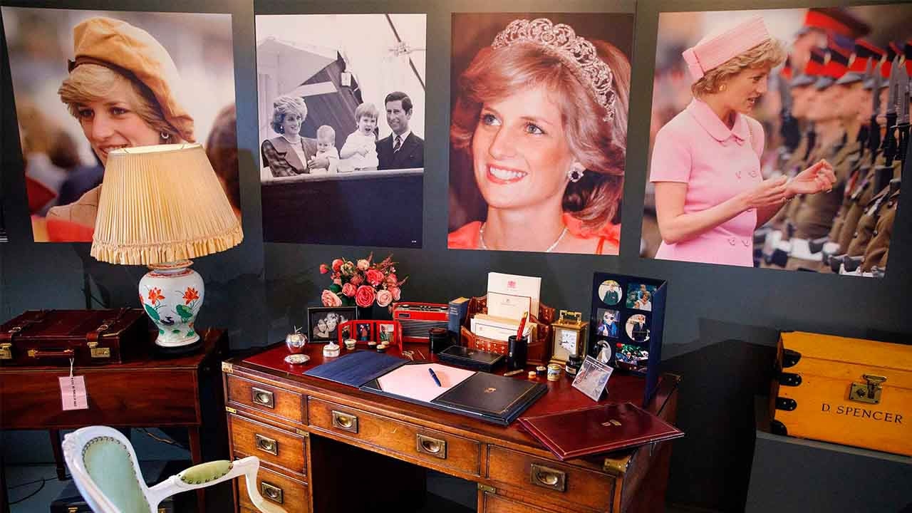 Queen Elizabeth II puts her gifts on display - CGTN