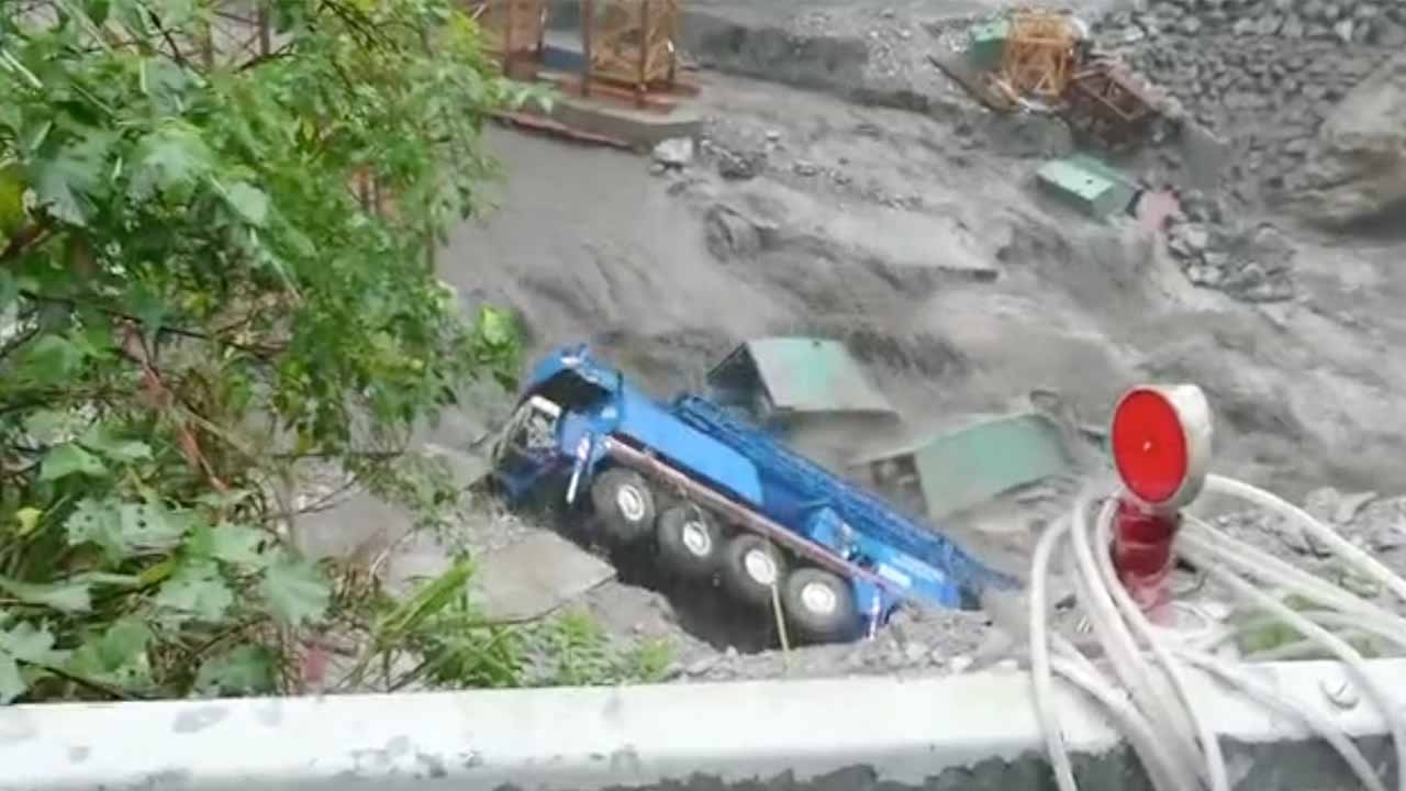 Torrential rain lashes Taiwan, causing flooding and widespread ...