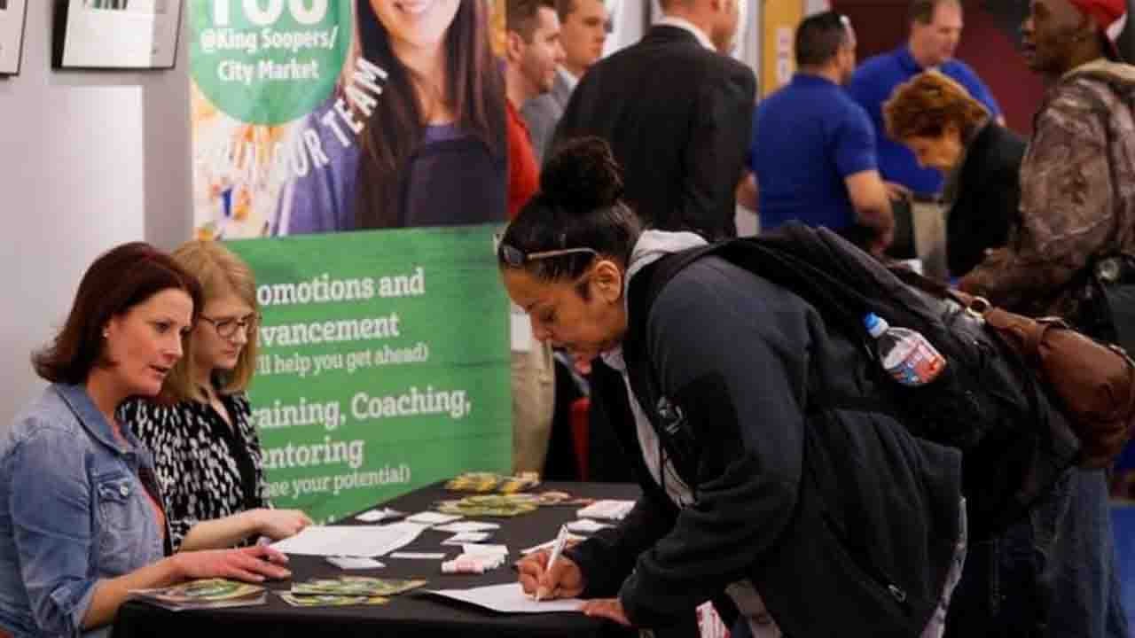 US Job Growth Rebounds Sharply, Unemployment Rate Hits 4.4 Percent - CGTN